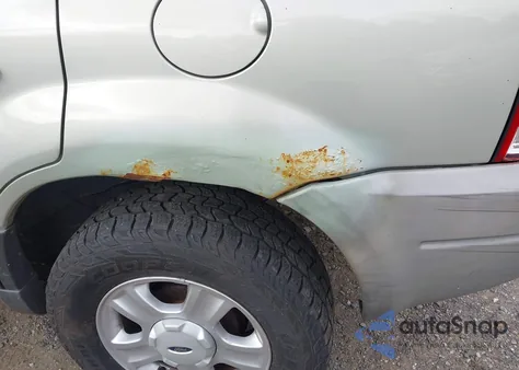 2004 Ford Escape Xlt z USA, uszkodzony, nr VIN 1FMYU93184KB51478